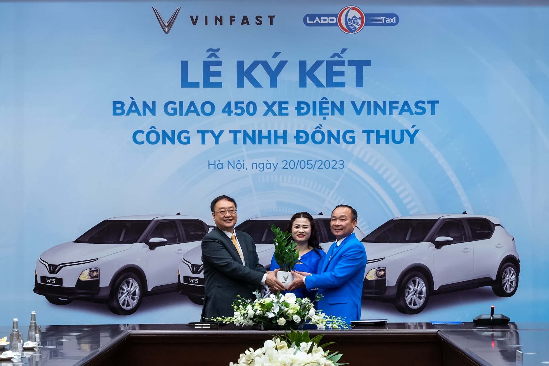 Lado Taxi bổ sung thêm 300 xe VinFast VF 5 Plus